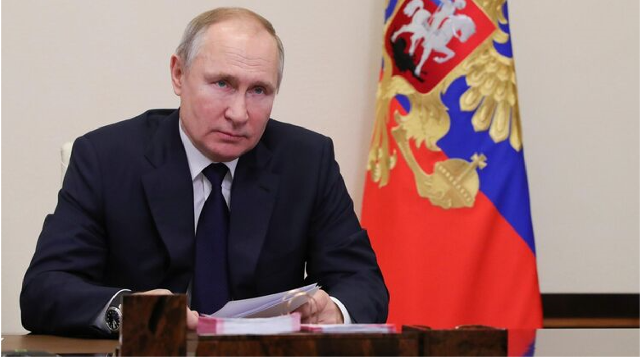 Владимир Путин не читает Telegram-каналы, но получает обзоры с публикациями из них. Фото: Kremlin.ru